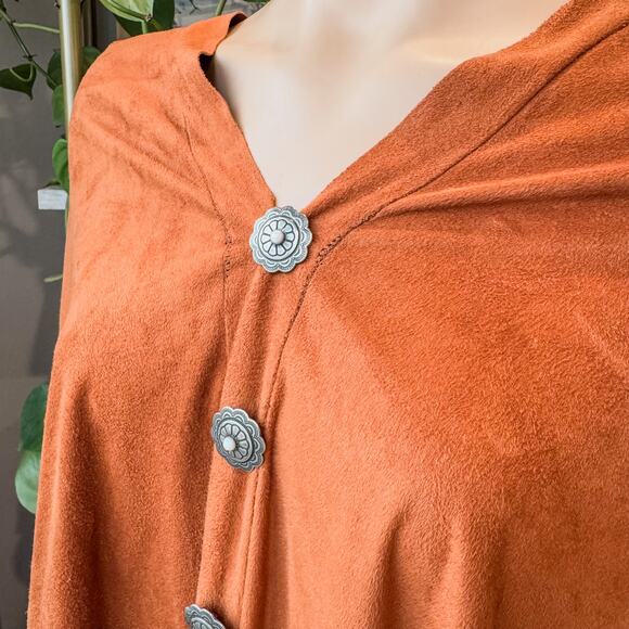 Ver'e'ne, Super Soft Western Brown Poncho w/ Fringe and Decorative Buttons, OSFA - Picture 6 of 11